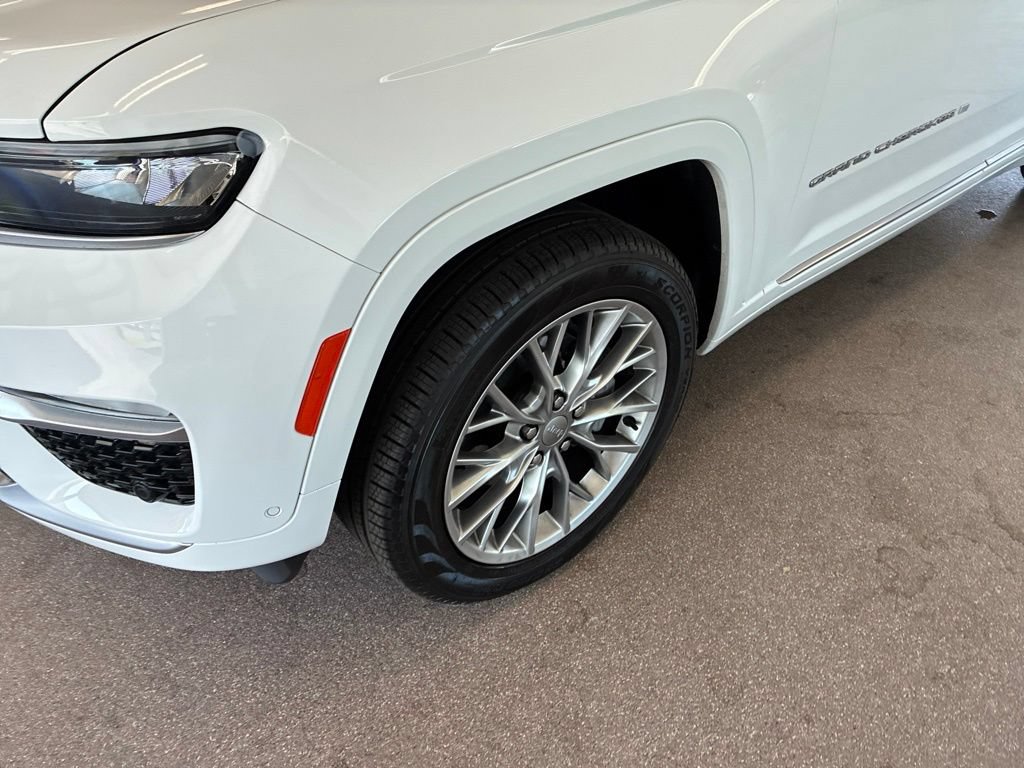 Certified 2024 Jeep Grand Cherokee Summit w/ Adv Protech Group IV AWD/4WD image 4