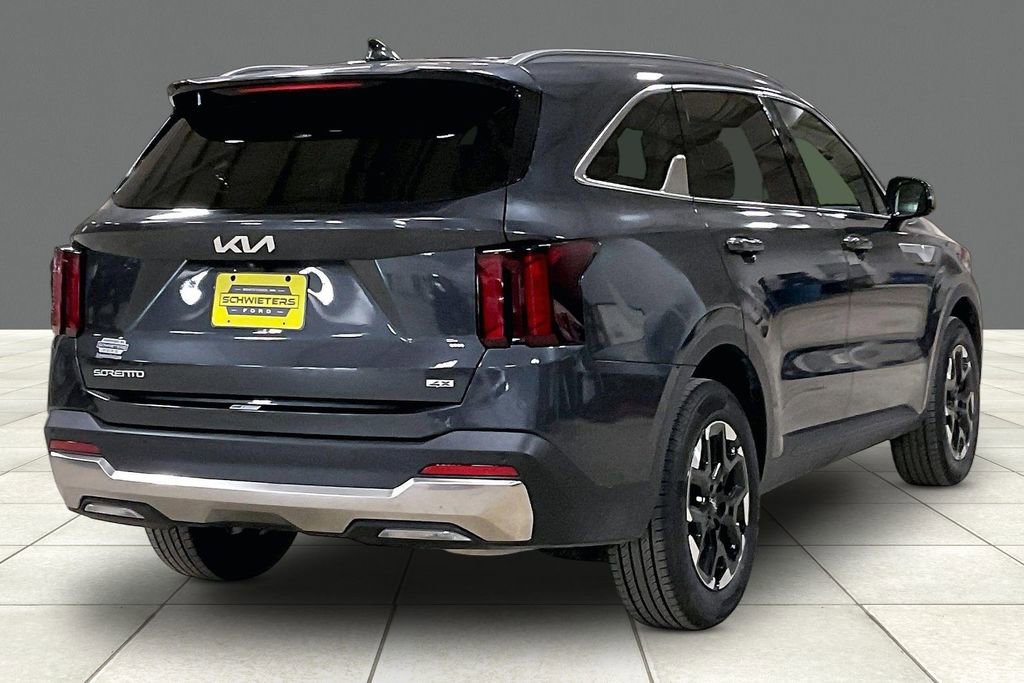 Used 2024 Kia Sorento S image 12