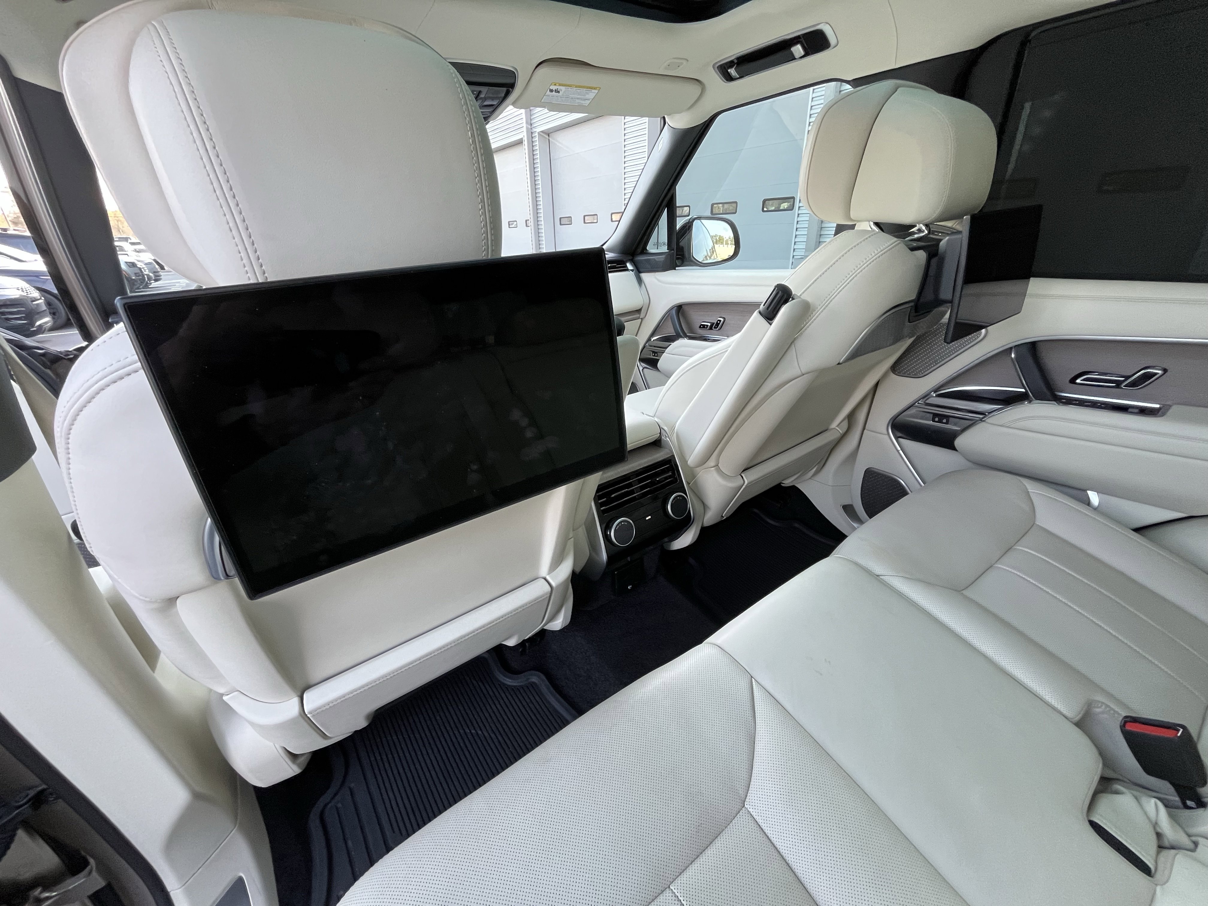 Certified 2023 Land Rover Range Rover First Edition image 31