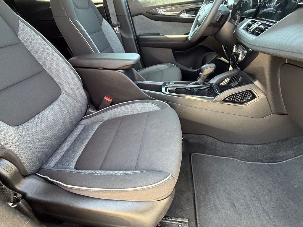 Used 2025 Chevrolet TrailBlazer LT AWD/4WD image 10