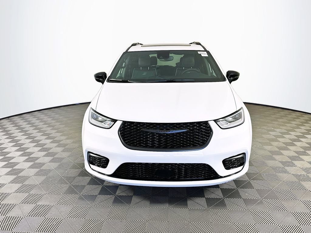 New 2026 Chrysler Pacifica Limited w/ S Appearance Package image 3