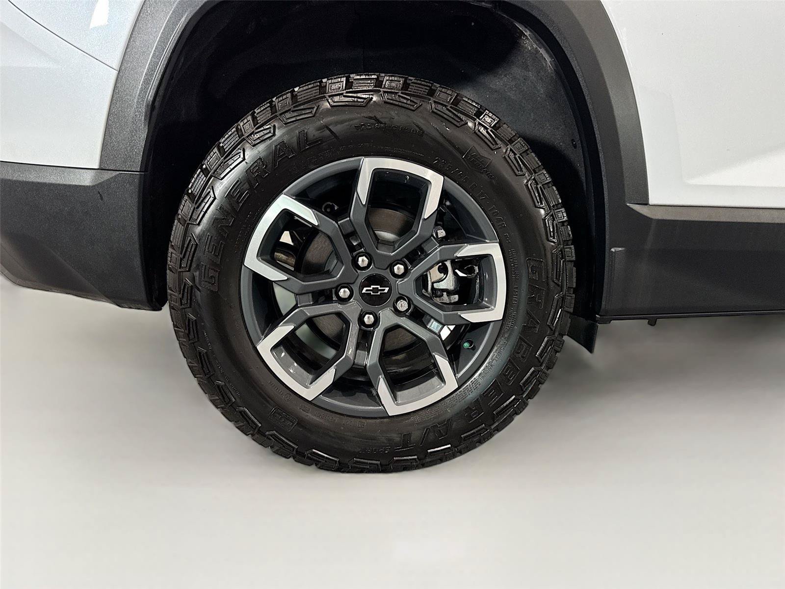 Used 2026 Chevrolet Equinox ACTIV FWD image 35
