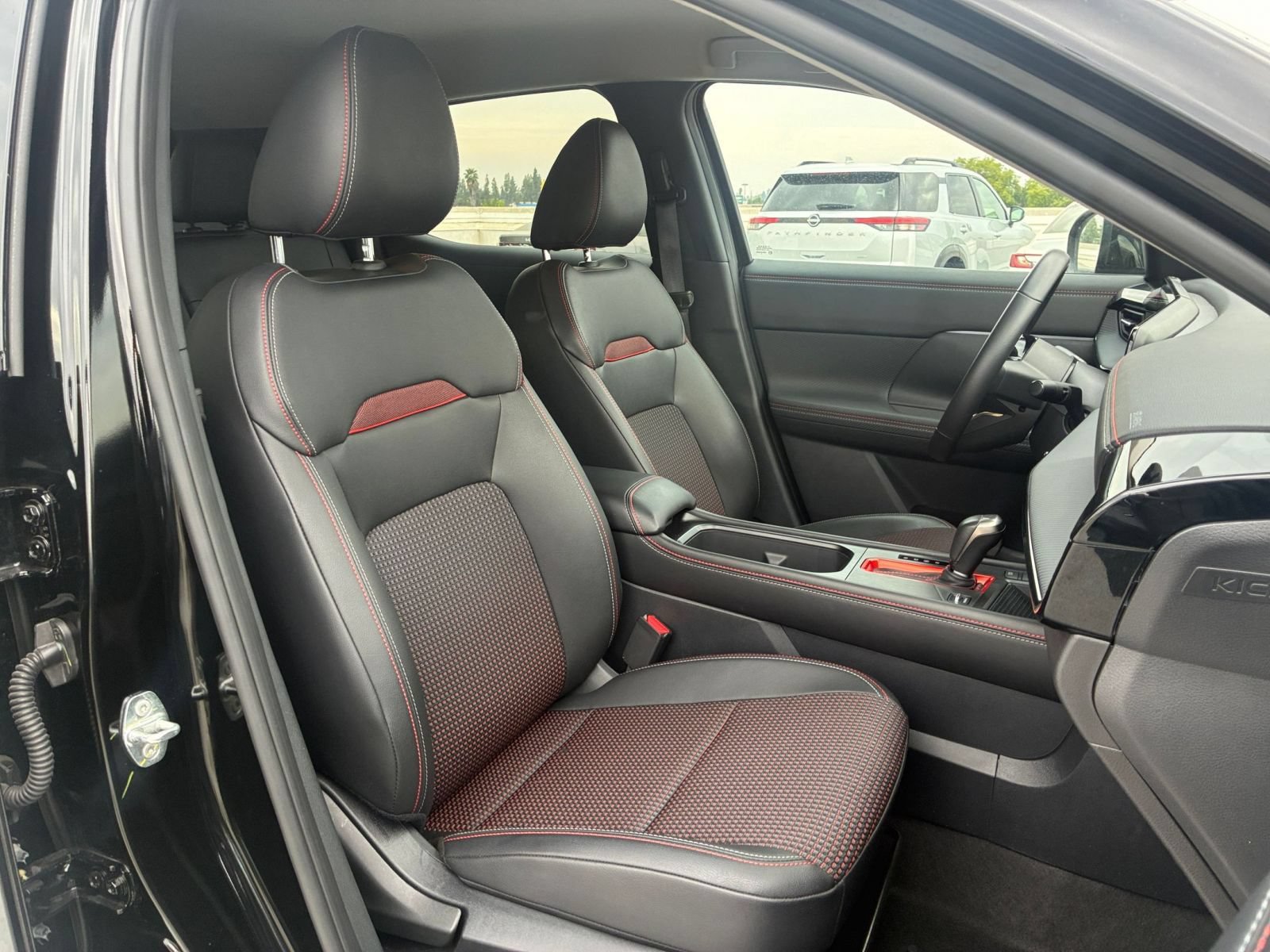 Used 2026 Nissan Kicks SR AWD/4WD image 30