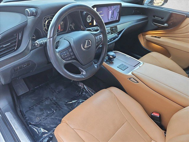 Used 2023 Lexus LS 500 w/ Accessory Package (Z1) RWD image 11