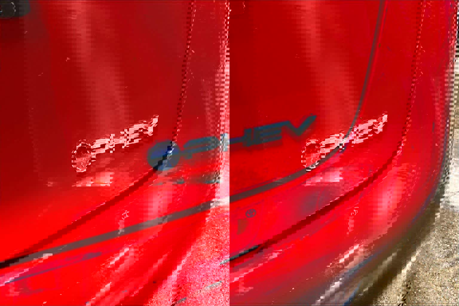 Used 2025 Toyota Prius Plug-In Hybrid image 9