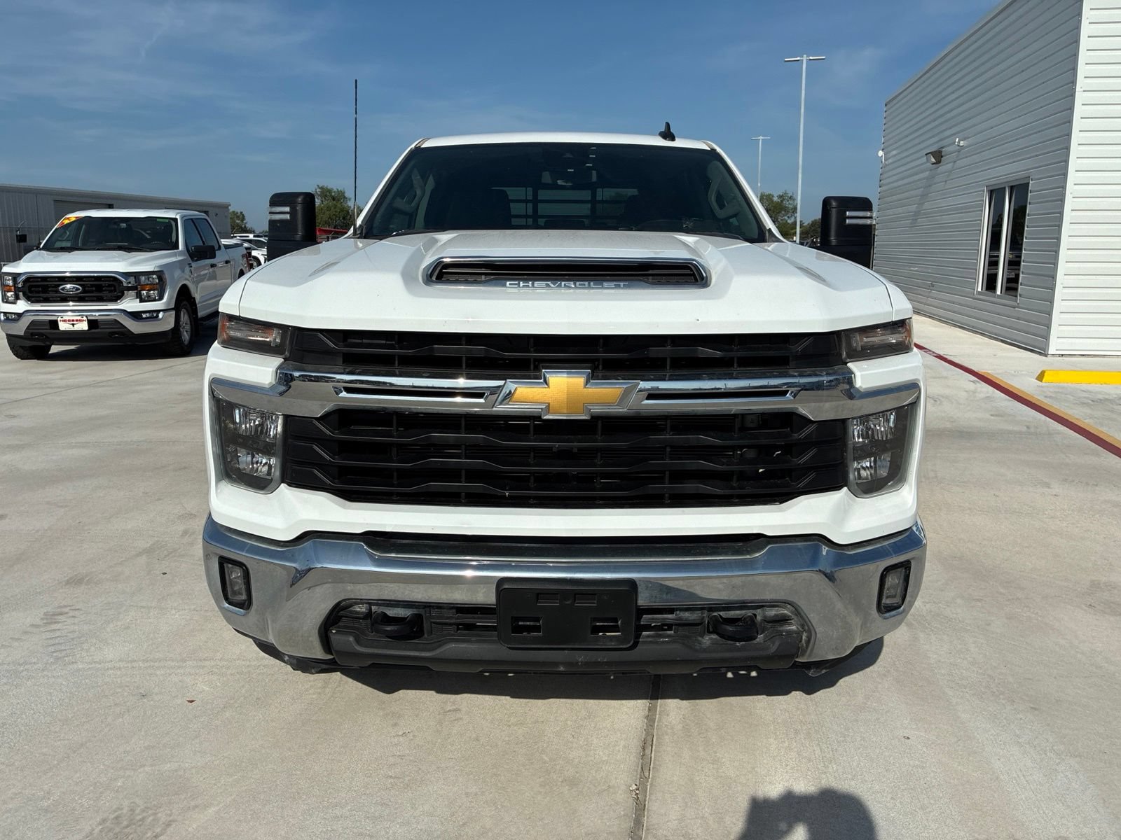 Used 2025 Chevrolet Silverado 2500 LT w/ Convenience Package AWD/4WD image 8