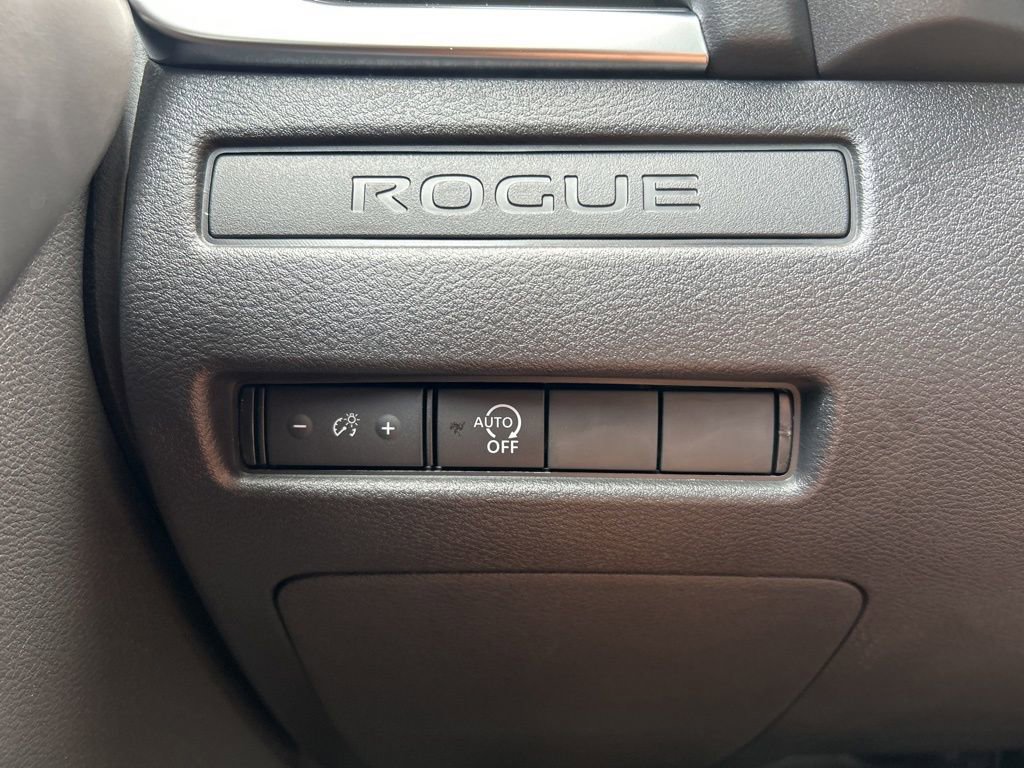 Used 2025 Nissan Rogue S AWD/4WD image 24
