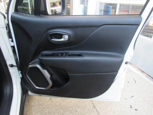 Used 2019 Jeep Renegade Limited image 21