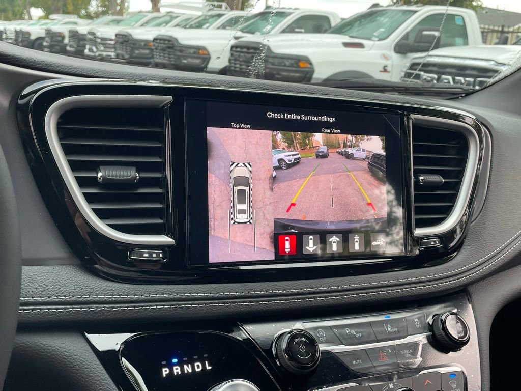 New 2026 Chrysler Pacifica Select FWD image 27