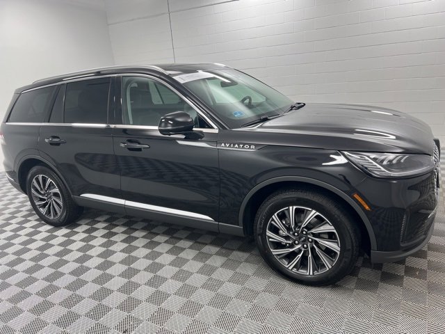 Certified 2025 Lincoln Aviator AWD image 4