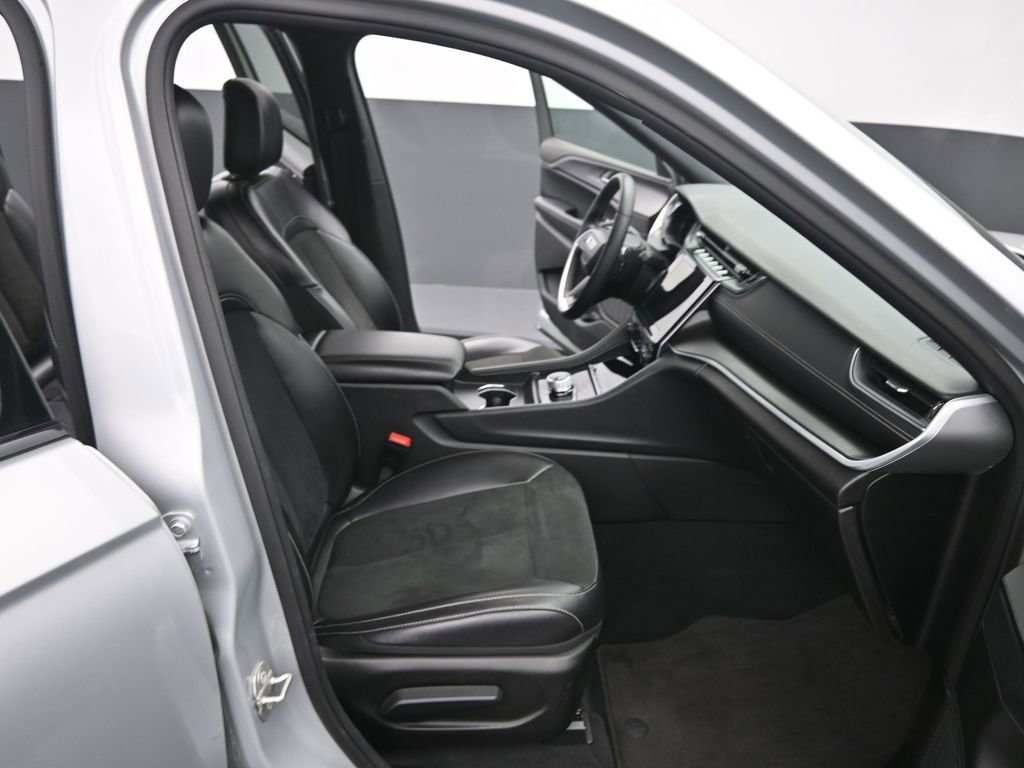 Used 2024 Jeep Grand Cherokee L Laredo image 20