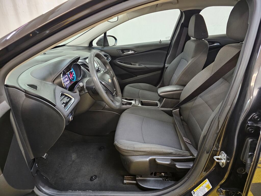 Used 2017 Chevrolet Cruze LT FWD image 21