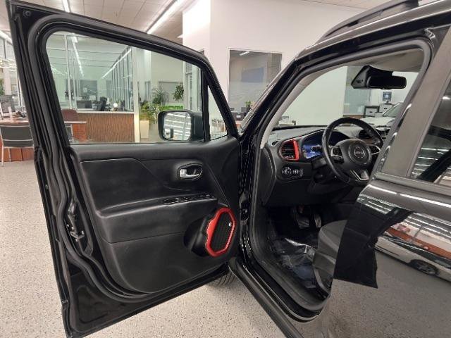 Used 2019 Jeep Renegade Trailhawk w/ Cold Weather Group II AWD/4WD image 21