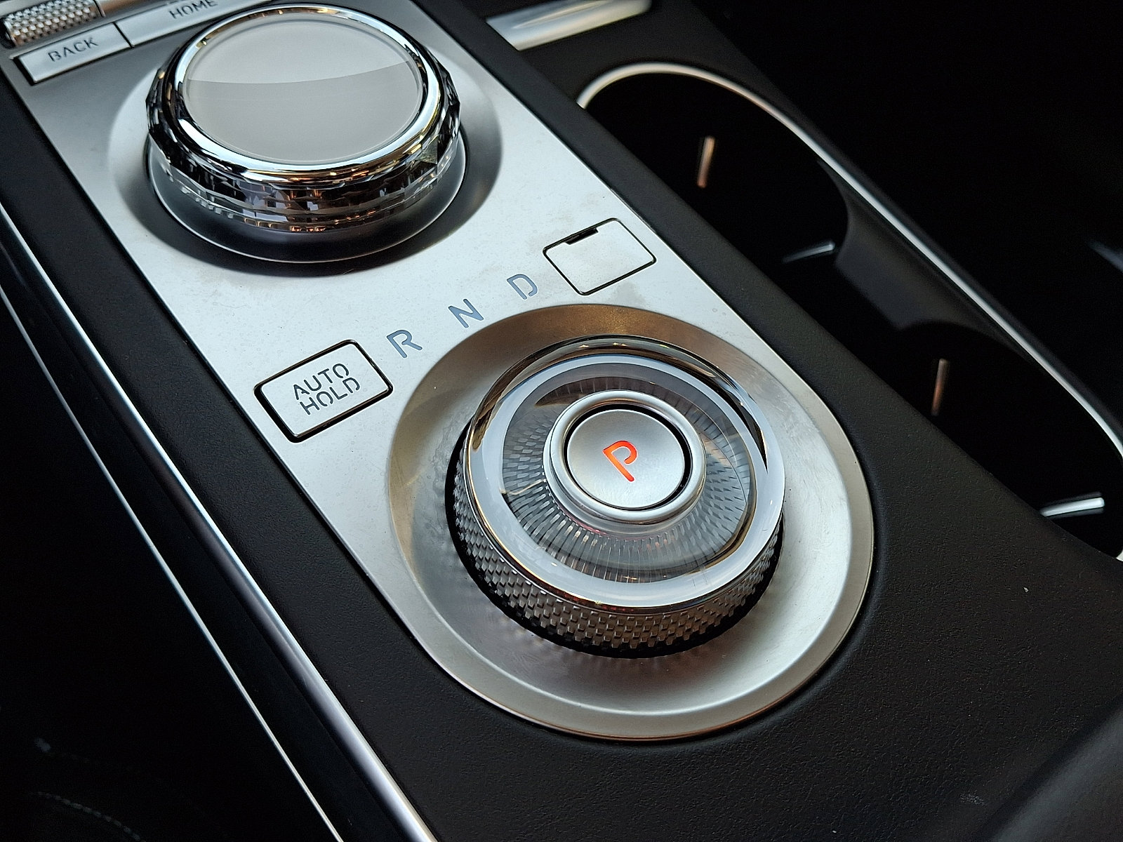 Certified 2025 Genesis GV70 2.5T w/ Select Package AWD/4WD image 18