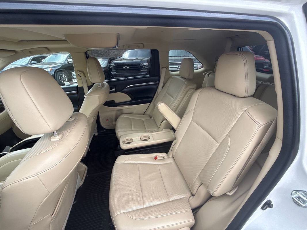 Used 2015 Toyota Highlander Limited w/ Driver Technology Package image 19