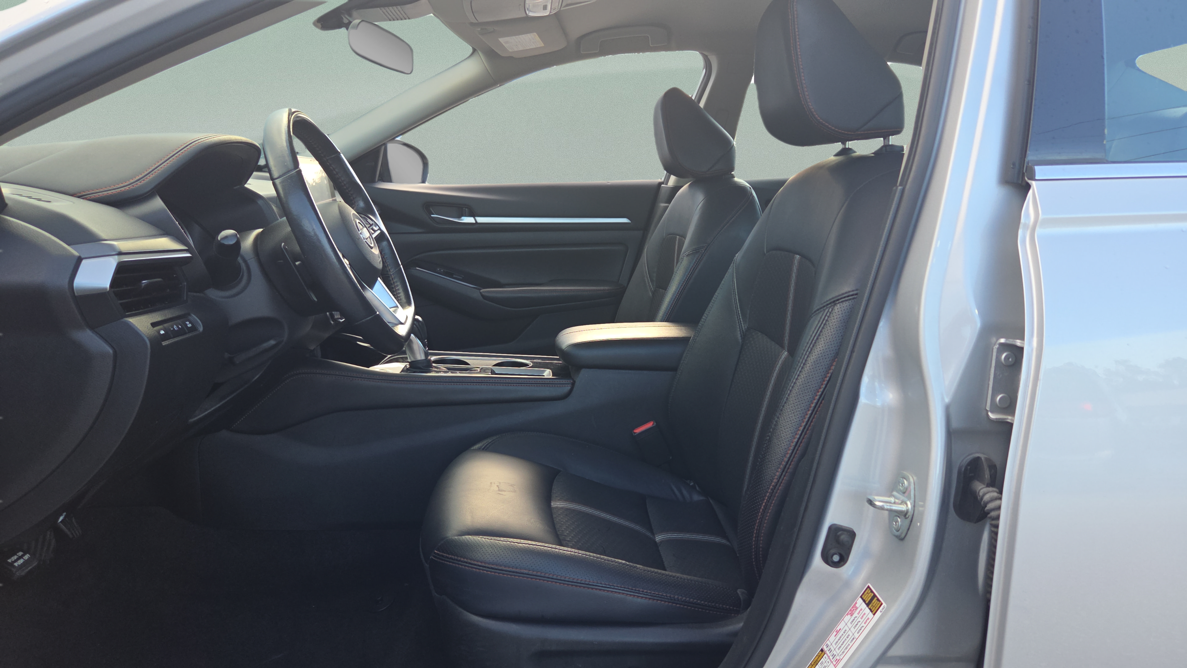 Used 2024 Nissan Altima 2.5 SR FWD image 9