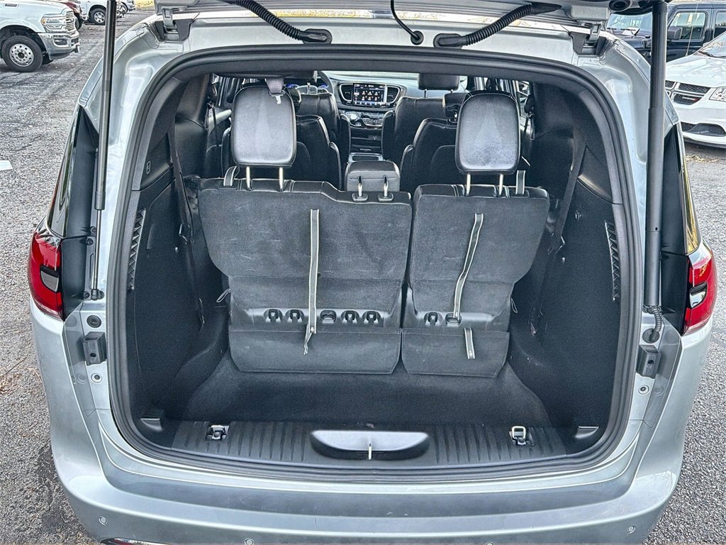 Used 2026 Chrysler Pacifica Select image 19