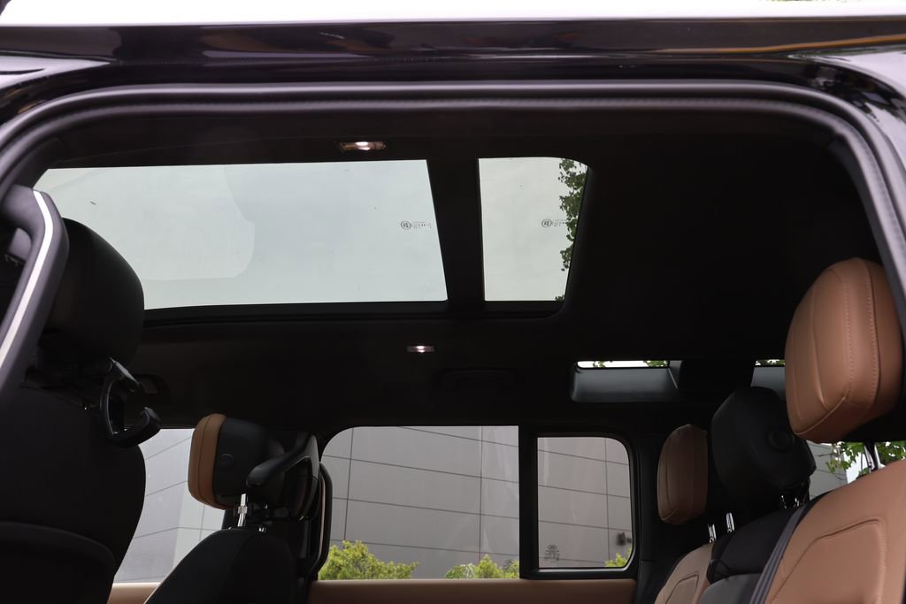 New 2026 Land Rover Defender 110 V8 AWD/4WD image 17
