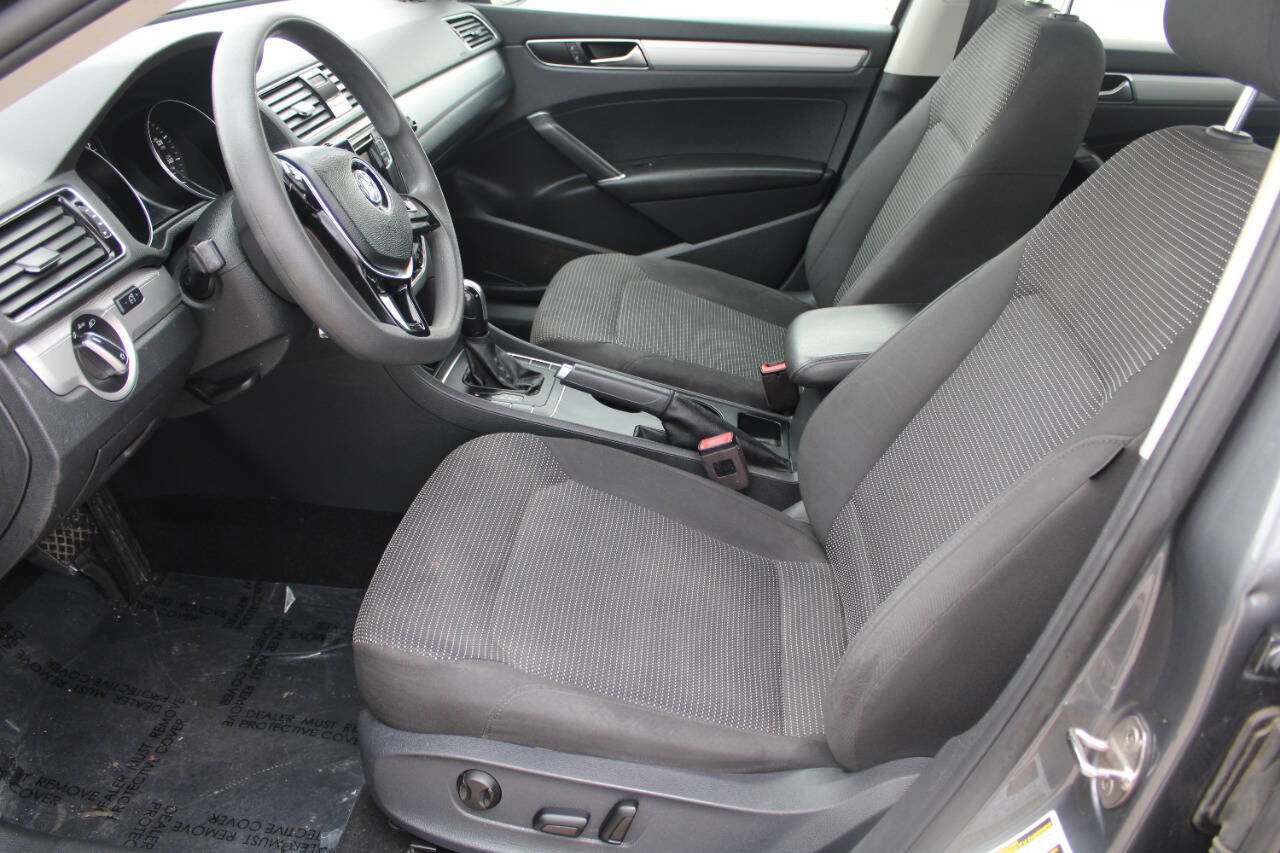 Used 2018 Volkswagen Passat 2.0T S FWD image 12