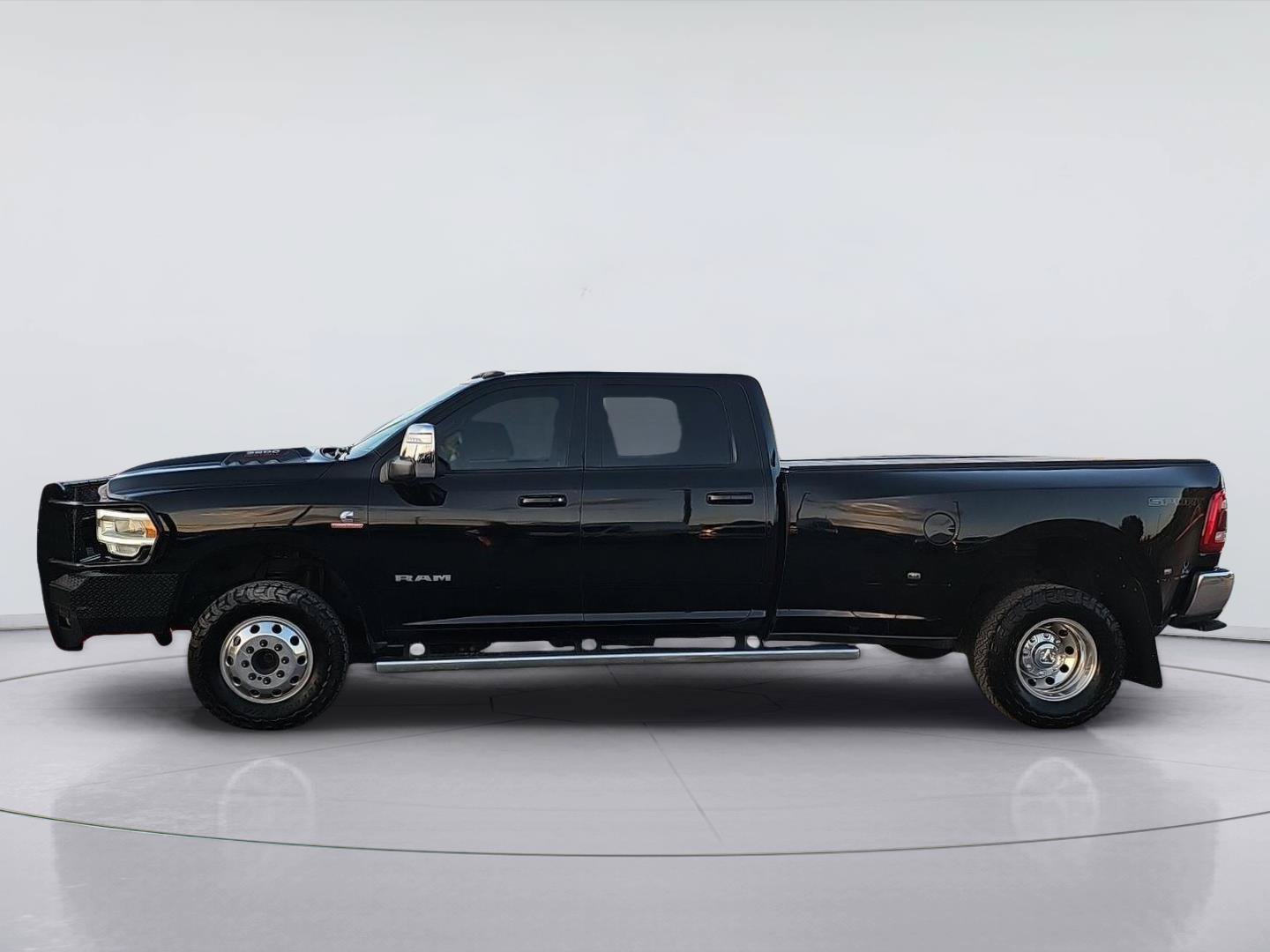 Used 2024 RAM 3500 Laramie w/ Sport Appearance Package AWD/4WD image 3
