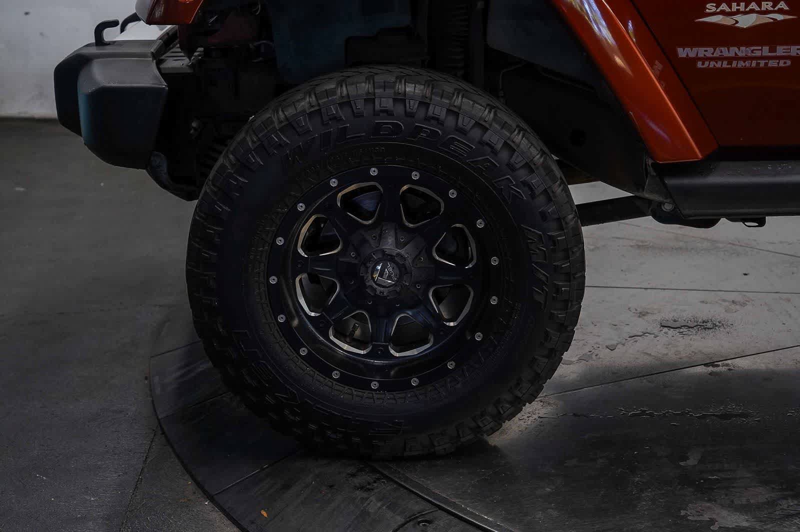 Used 2014 Jeep Wrangler Unlimited Sahara w/ Connectivity Group AWD/4WD image 9