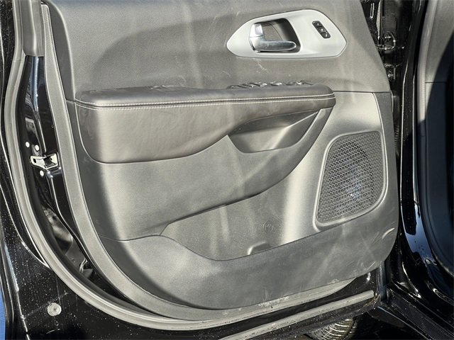 New 2026 Chrysler Pacifica Limited w/ Trailer Tow Group image 16