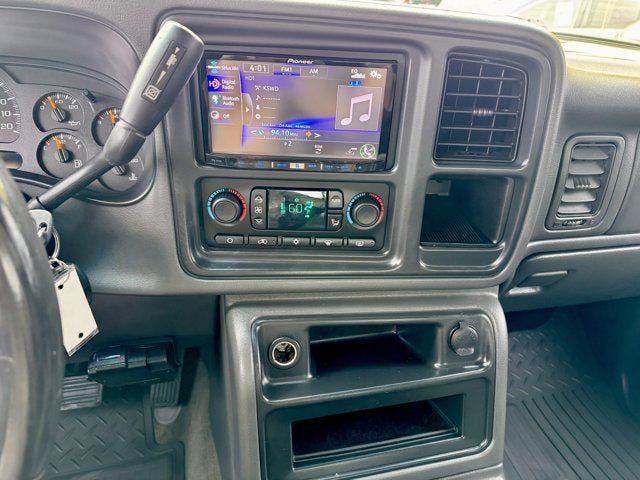 Used 2004 GMC Sierra 2500 SLT w/ Heavy-Duty Power Package AWD/4WD image 17