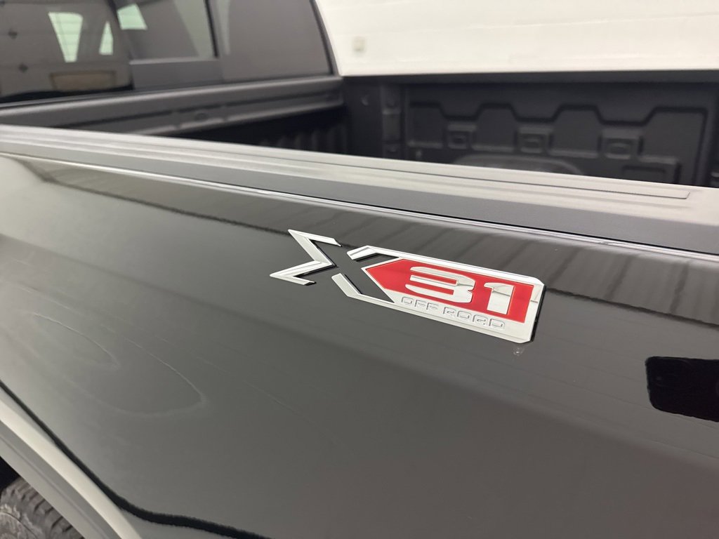 New 2026 GMC Sierra 1500 SLT image 11