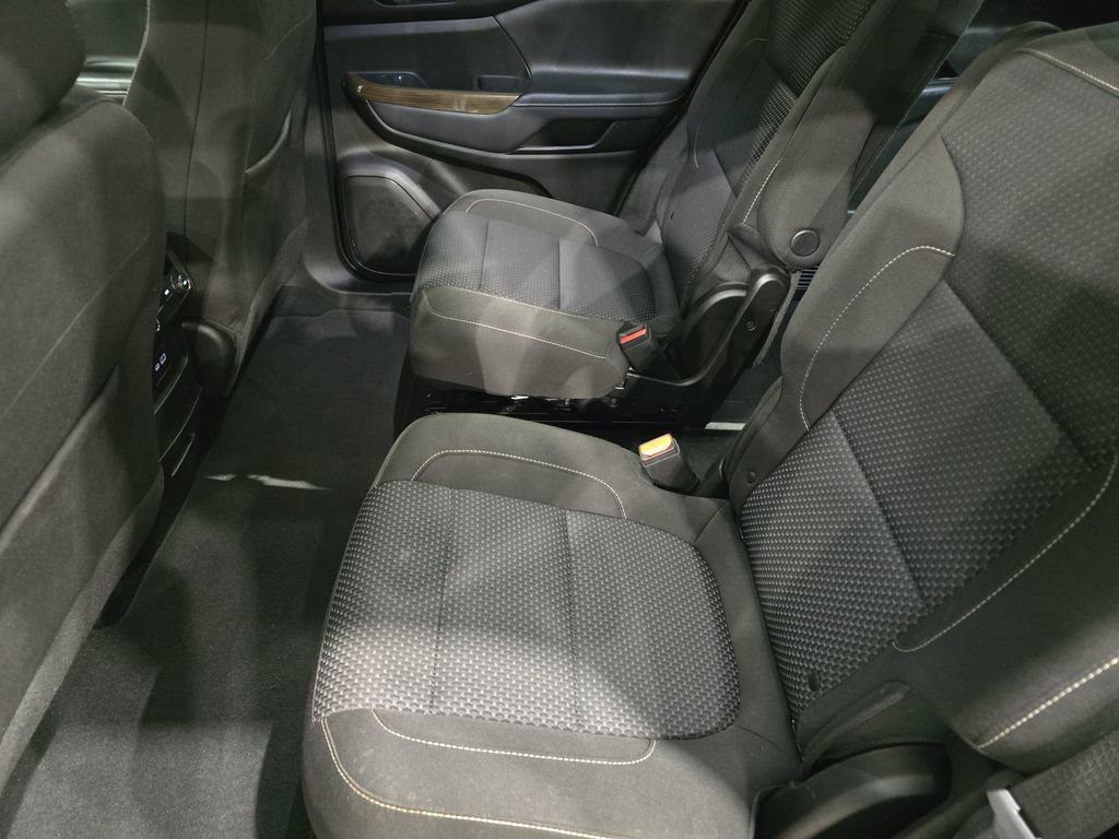 Used 2023 GMC Acadia SLE w/ Elevation Edition FWD image 32