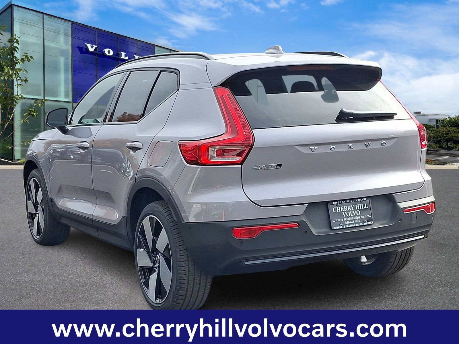 New 2026 Volvo EX40 Plus w/ Climate Package image 3