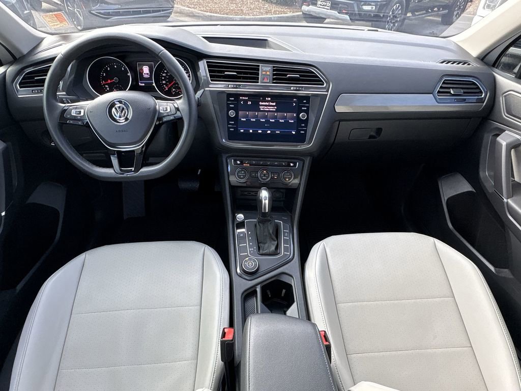 Used 2020 Volkswagen Tiguan SE w/ Panoramic Sunroof Package image 22