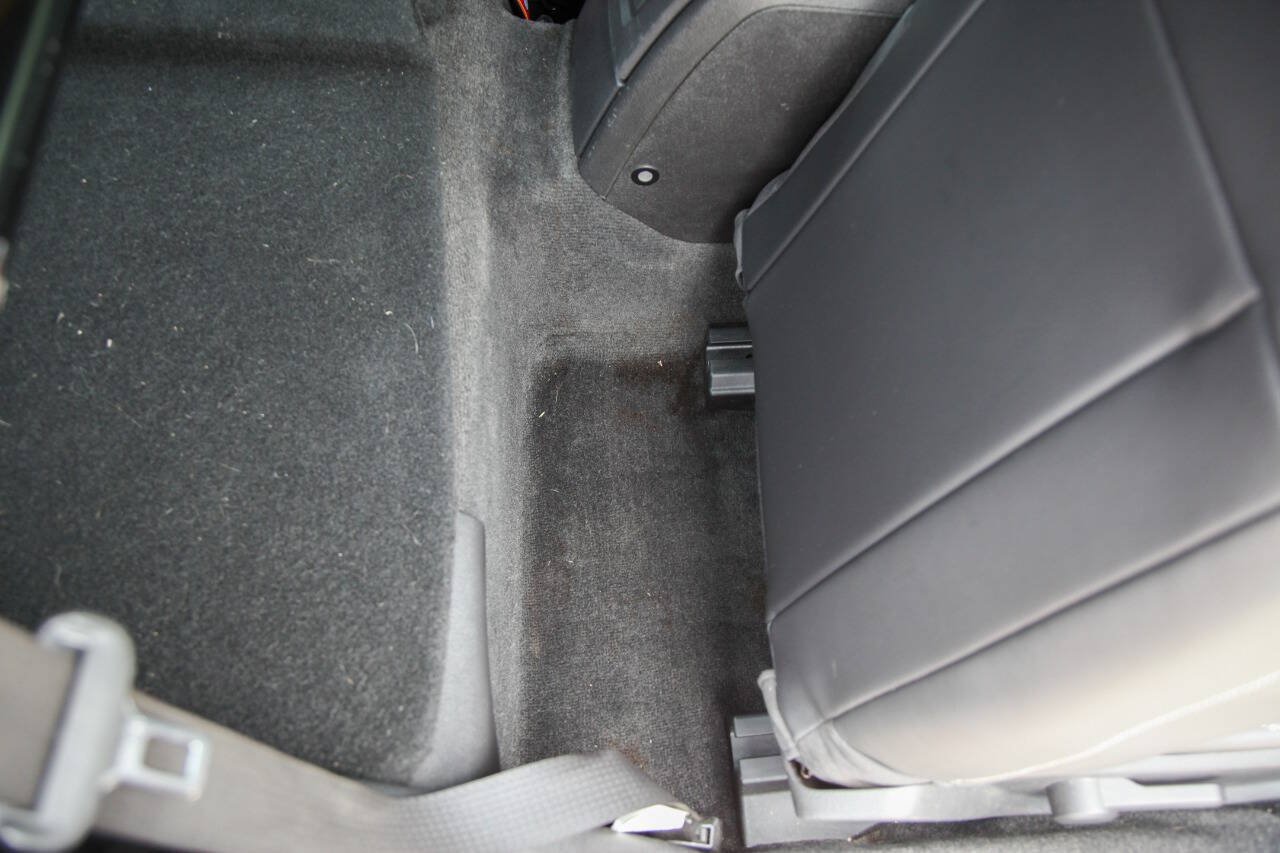 Used 2011 Ford Mustang GT Premium w/ Electronics Pkg RWD image 87