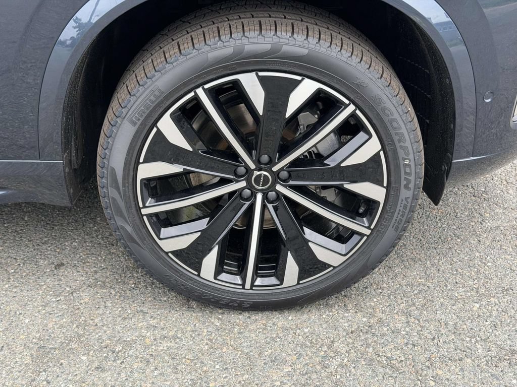 New 2026 Volvo XC90 B5 Plus w/ Protection Package AWD/4WD image 24