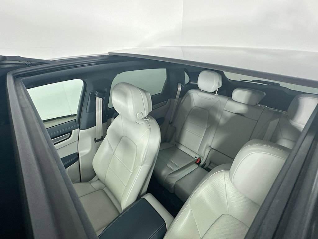 Certified 2023 Porsche Cayenne Platinum Edition image 14