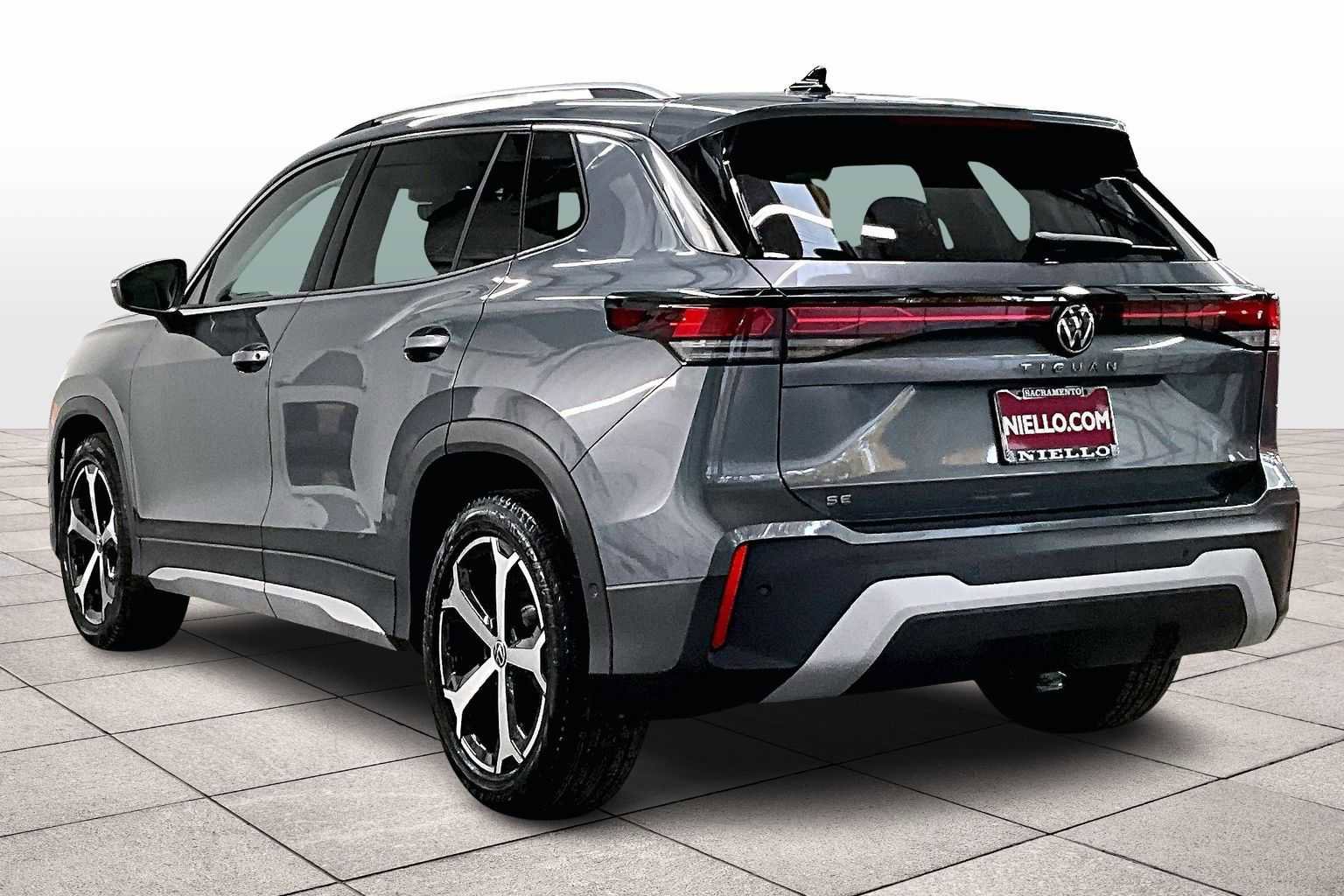 New 2026 Volkswagen Tiguan SE image 3