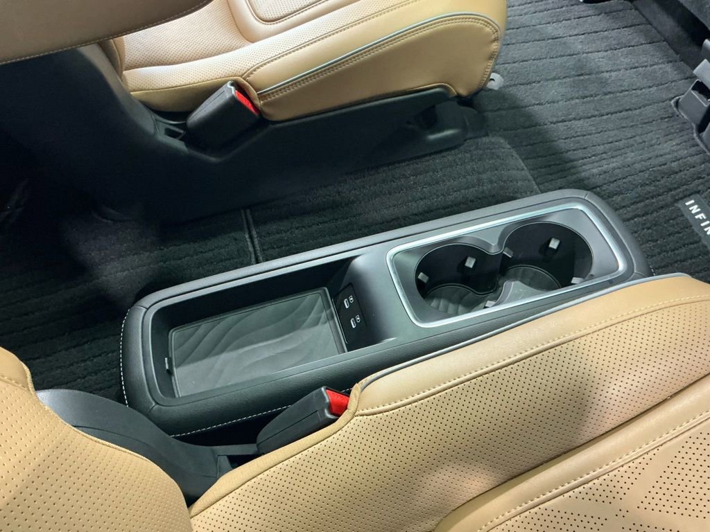 Used 2025 INFINITI QX80 Sensory image 29