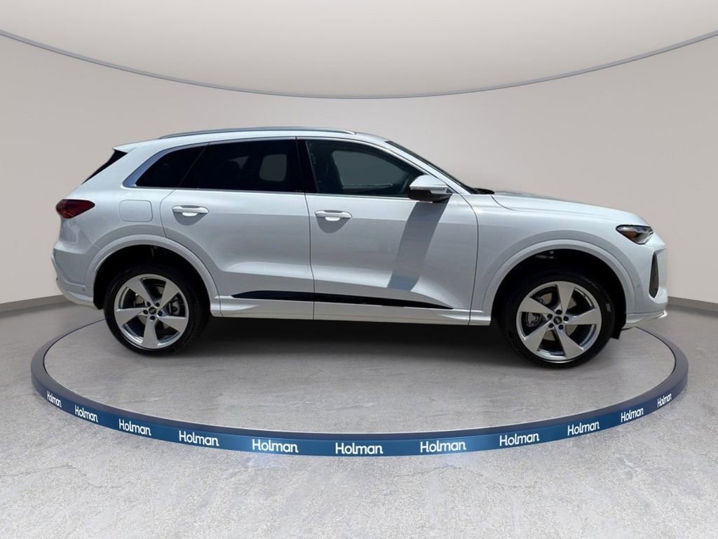Certified 2025 Audi Q5 Premium w/ Premium Plus AWD/4WD image 4