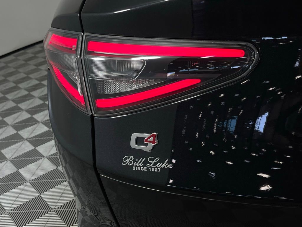 Used 2024 Alfa Romeo Stelvio Veloce image 11