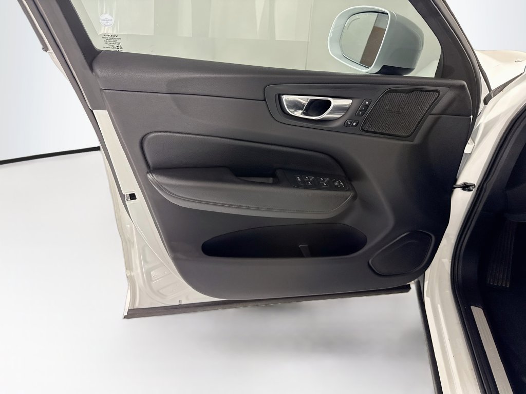 Used 2021 Volvo XC60 T5 Momentum w/ Protection Package Premier FWD image 24