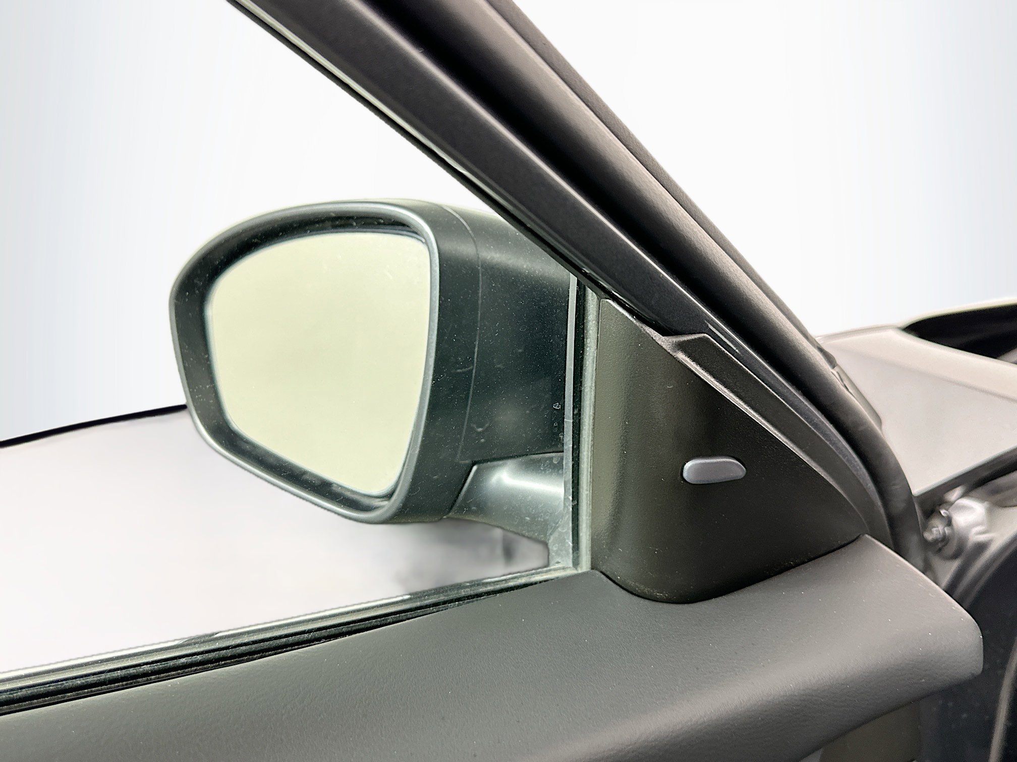 Used 2025 Nissan Altima 2.5 SV image 16