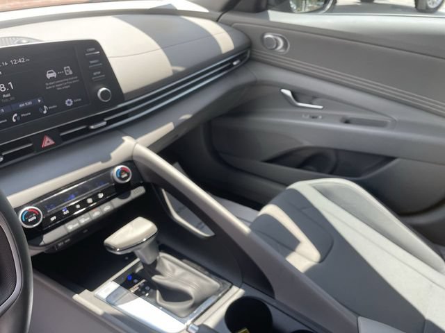 Used 2025 Hyundai Elantra Sport FWD image 19