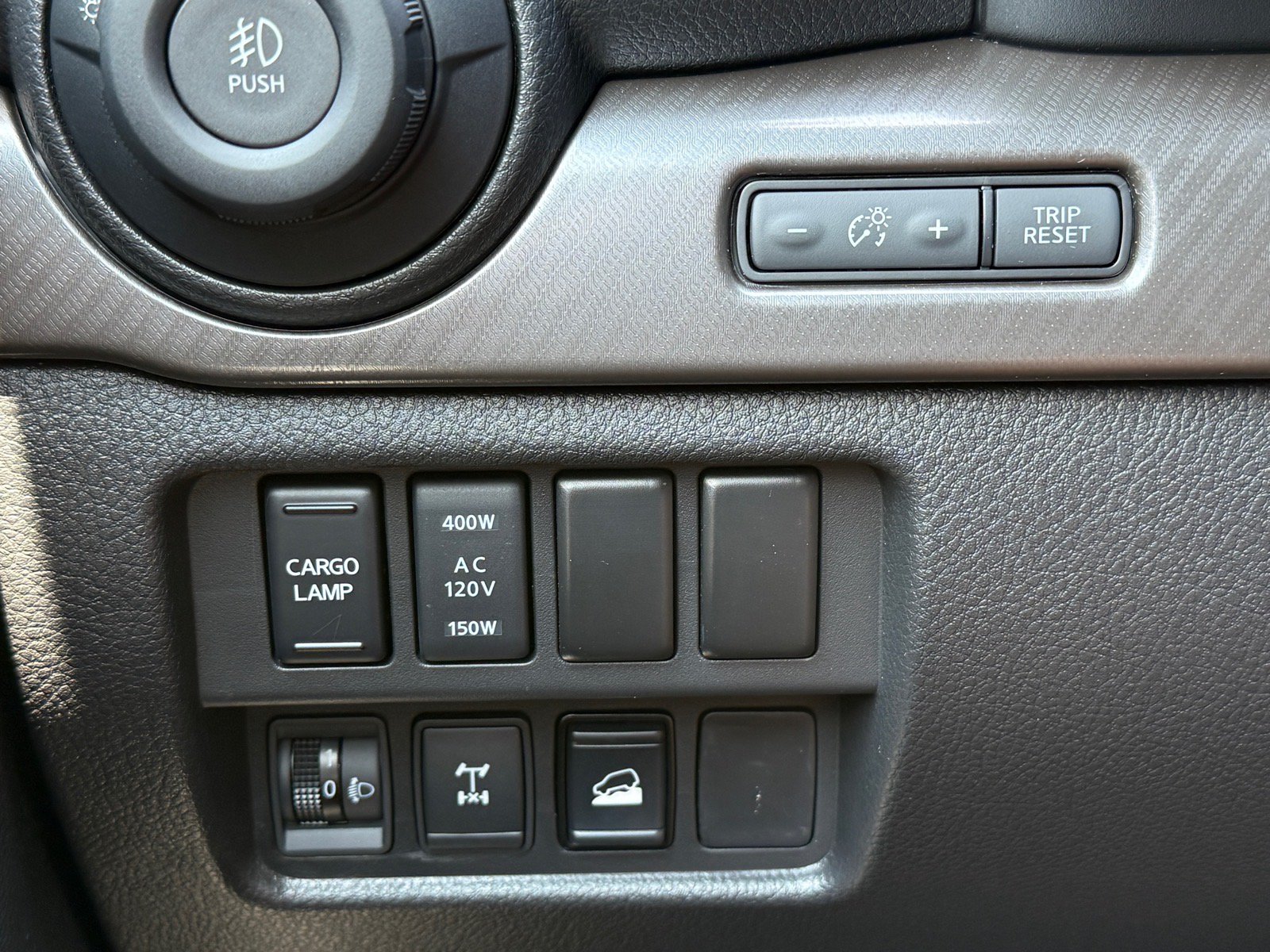 Used 2024 Nissan Titan PRO-4X w/ Pro-4x Convenience Package AWD/4WD image 16