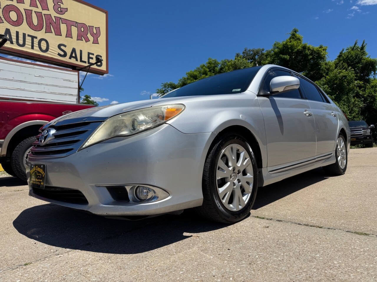 Used 2012 Toyota Avalon FWD image 1