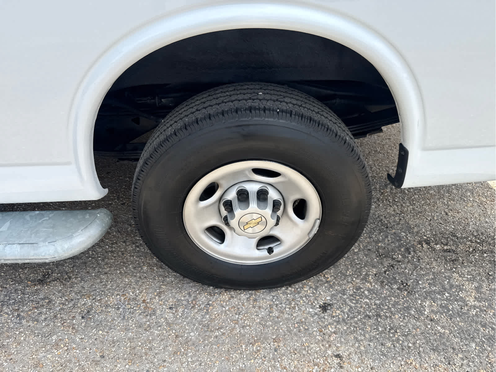 Used 2024 Chevrolet Express 2500 w/ Driver Convenience Package RWD image 15