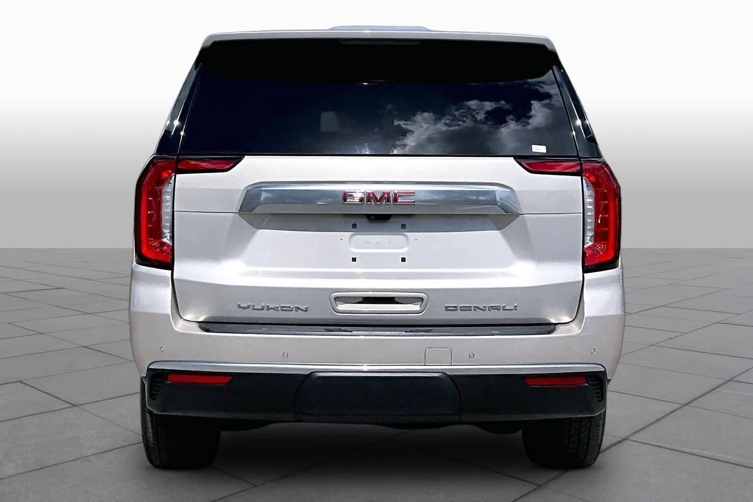 Used 2024 GMC Yukon Denali w/ Advanced Technology Package AWD/4WD image 8