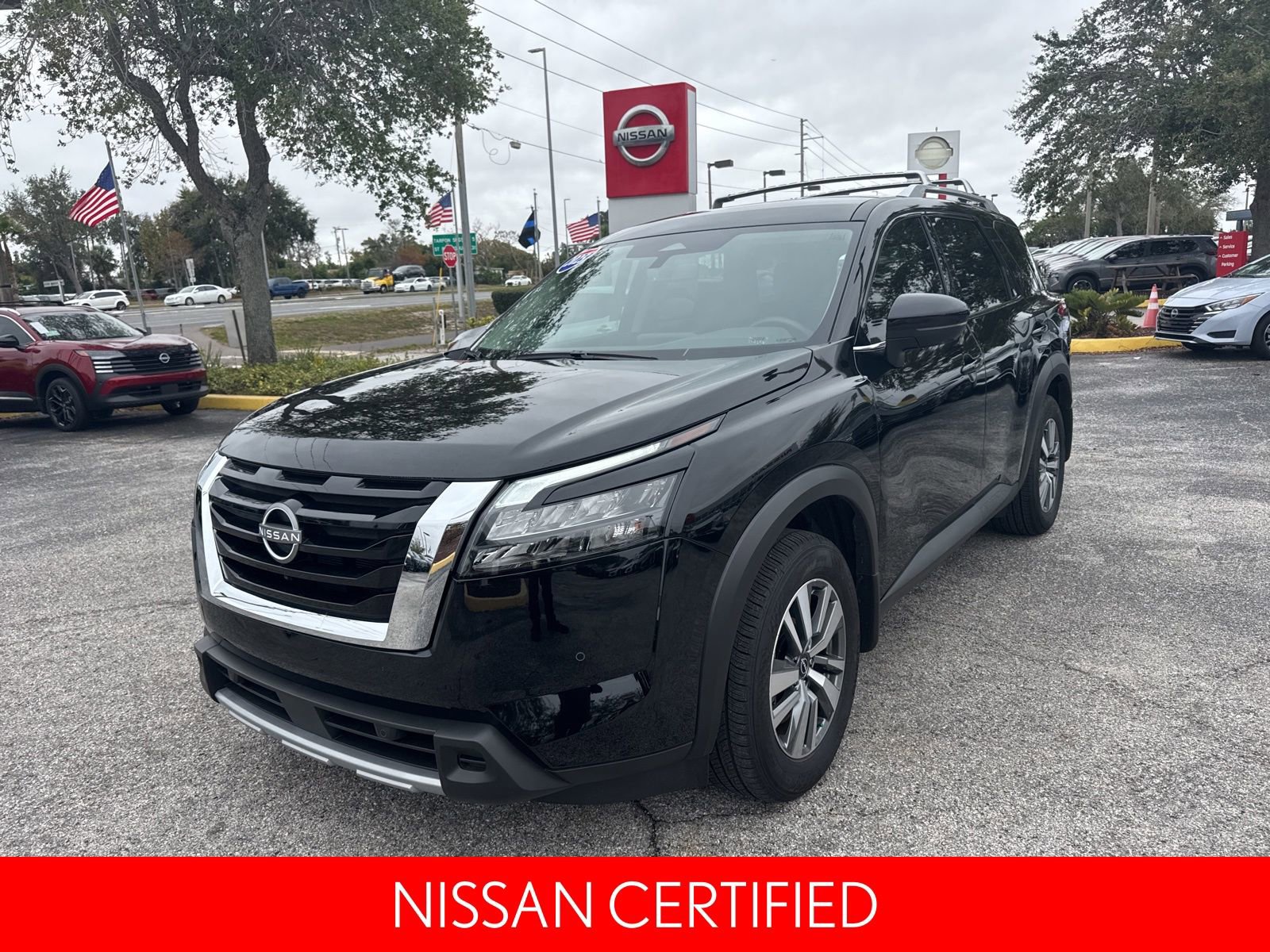 Certified 2025 Nissan Pathfinder SL image 2