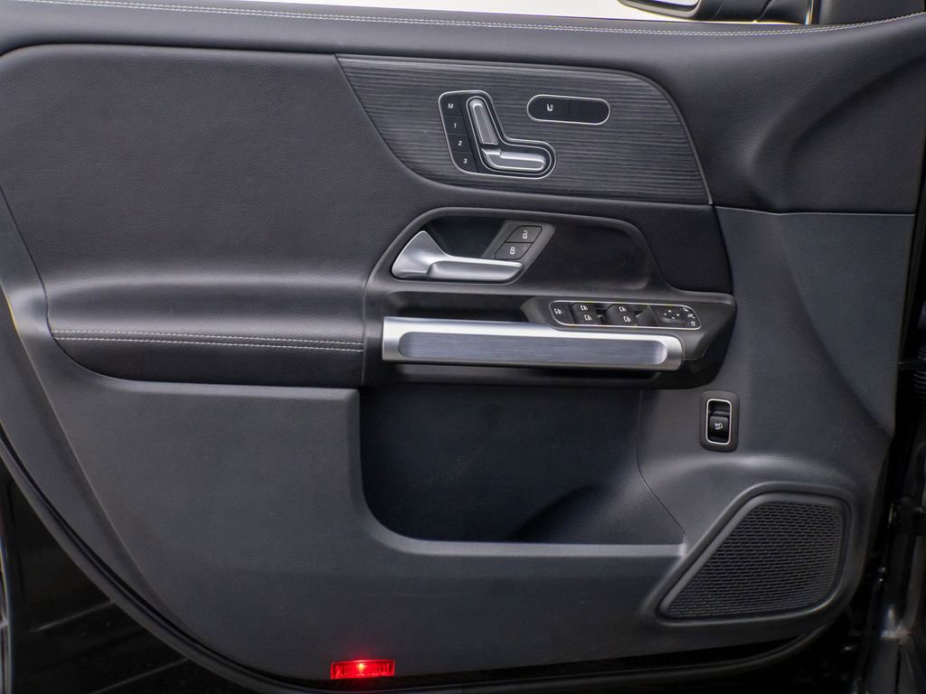 Used 2023 Mercedes-Benz GLB 250 4MATIC image 13