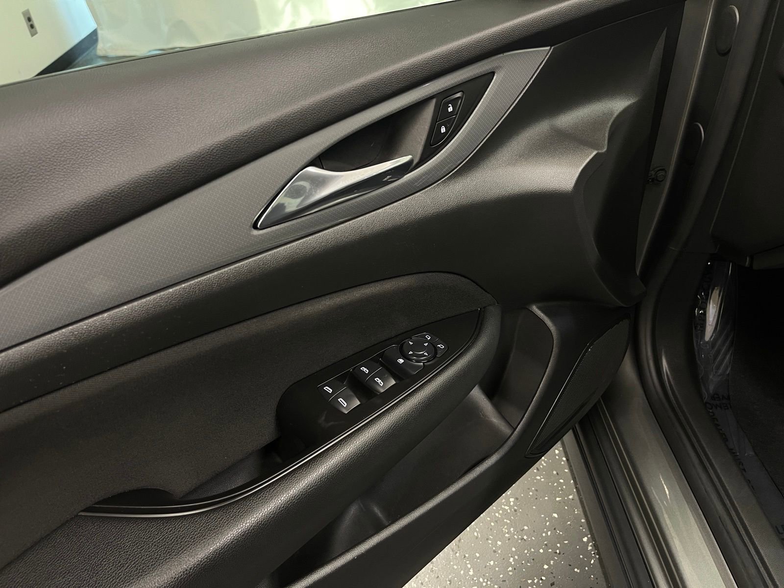 Used 2019 Buick Regal Preferred w/ Driver Confidence Package I image 10