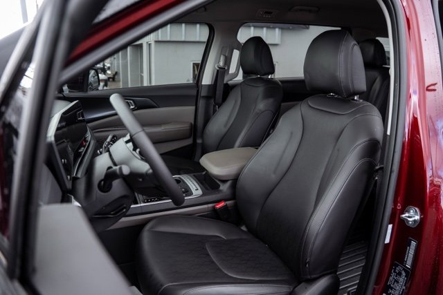 Used 2025 Kia Carnival LXS image 19