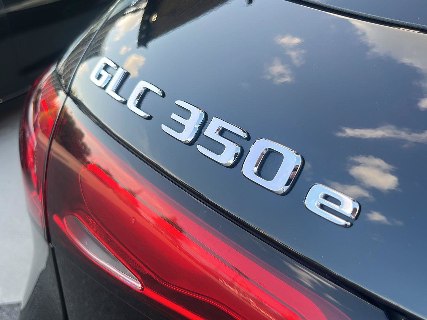 Used 2025 Mercedes-Benz GLC 350e 4MATIC image 5